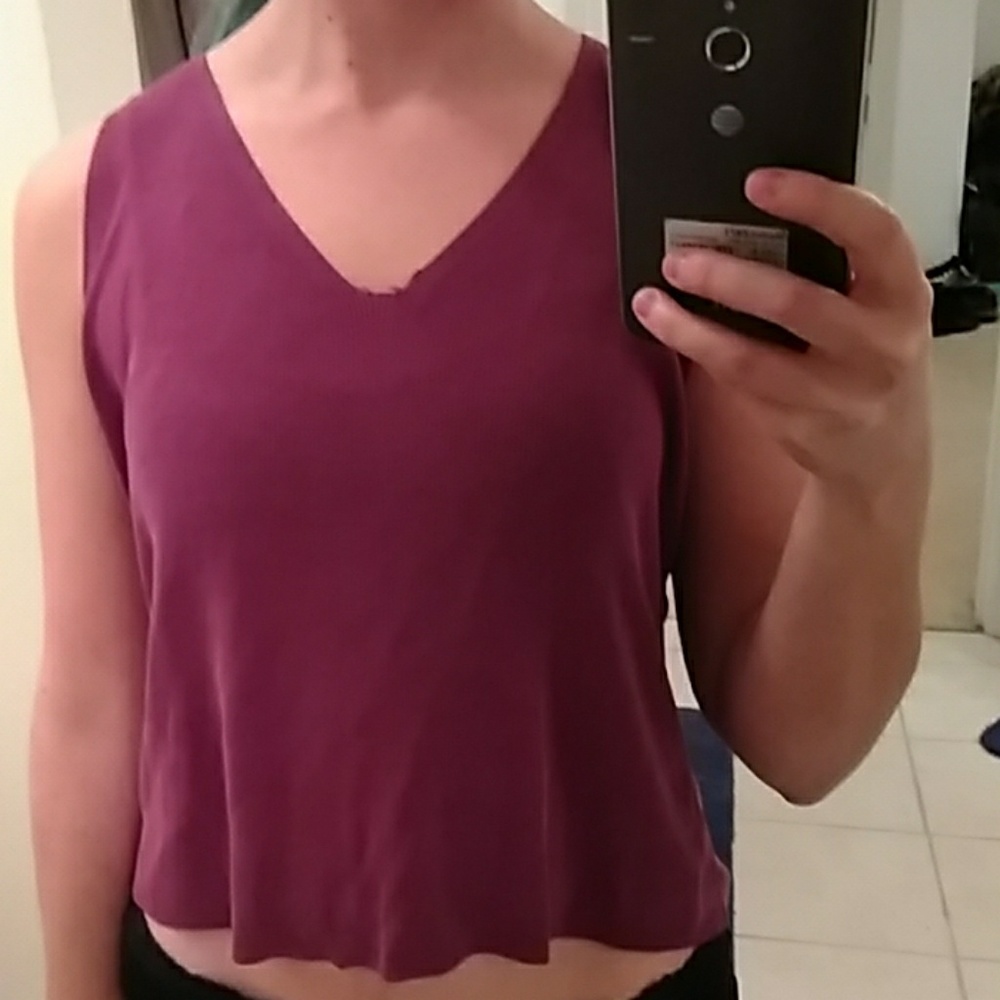 Maroon sleeveless stripe sweater vneck cropped top